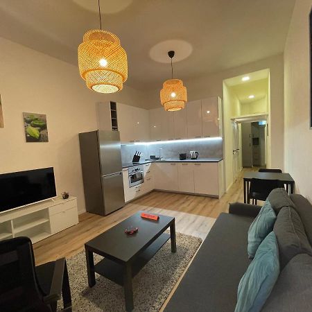 Andrews Cosy Apartment Прага Екстериор снимка